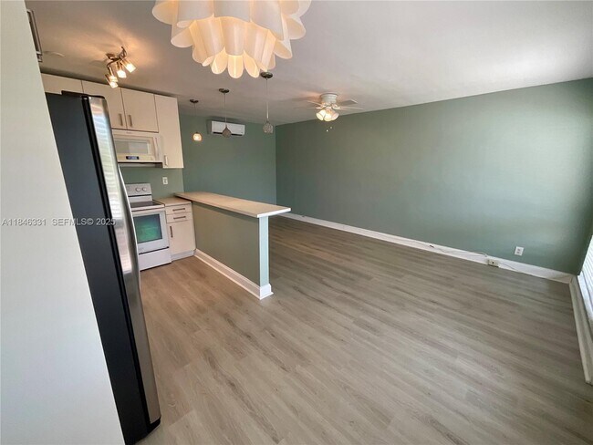 Photo - 2716 NE 30th Pl Unit 207C