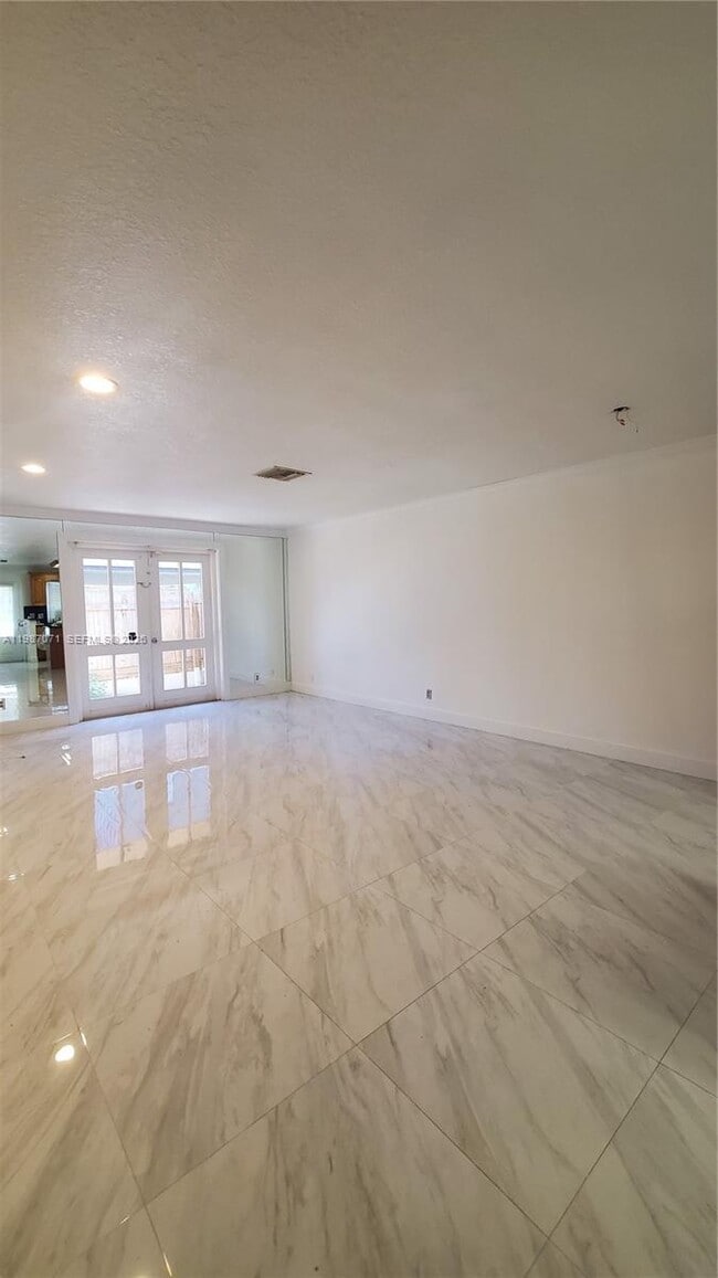 Photo - 2638 Taylor St