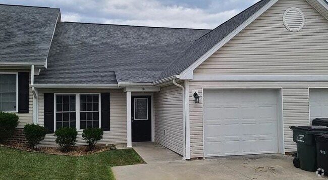 Building Photo - 18 Paige Dr Rental