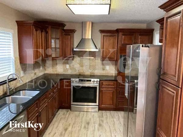 Photo - 207 Willowbay Ridge St