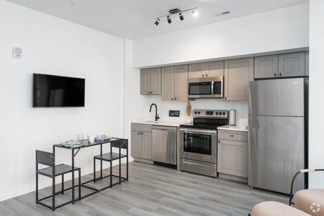 1BR 1BA 680SF