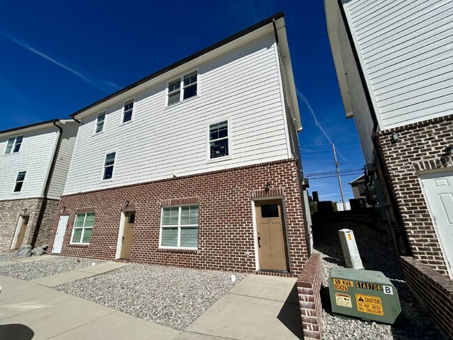 2 BD 2.5BA TOWNHOME FOR RENT IN NEWLY BUIL... - 2 BD 2.5BA TOWNHOME FOR RENT IN NEWLY BUIL... Unit C201