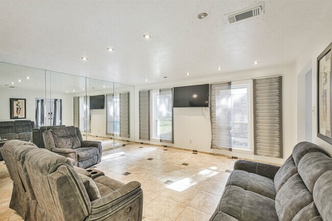 Photo - 12 Coralberry Rd