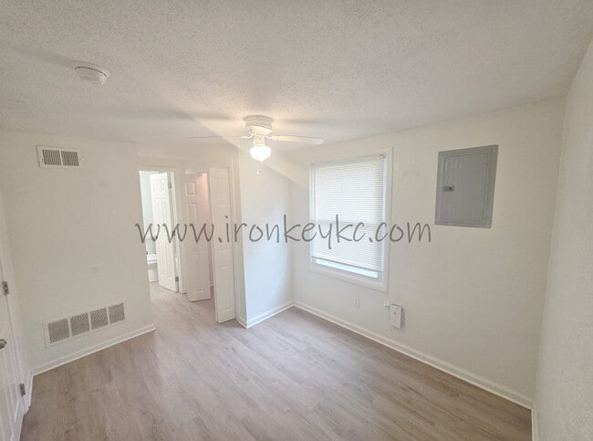 Photo - 8807 E 49th St