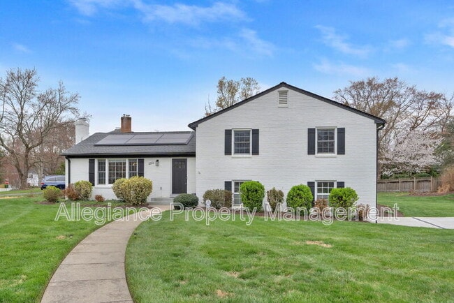 Building Photo - 2215 Lida Ct