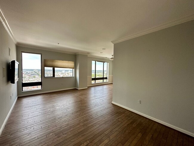 Photo - Charming 1 Bedroom/ 1.5 Bathroom Condo Unit in Inner Harbor, Baltimore, MD!