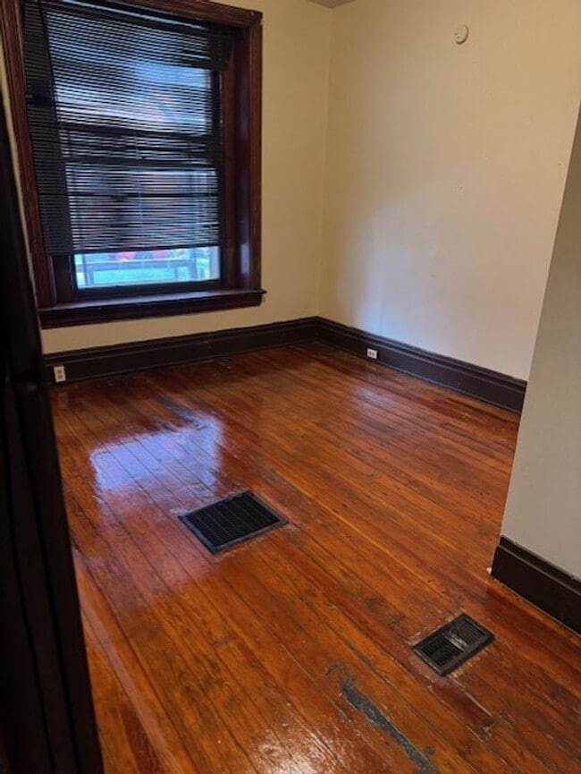 Building Photo - 1158 Mulberry St Unit 1