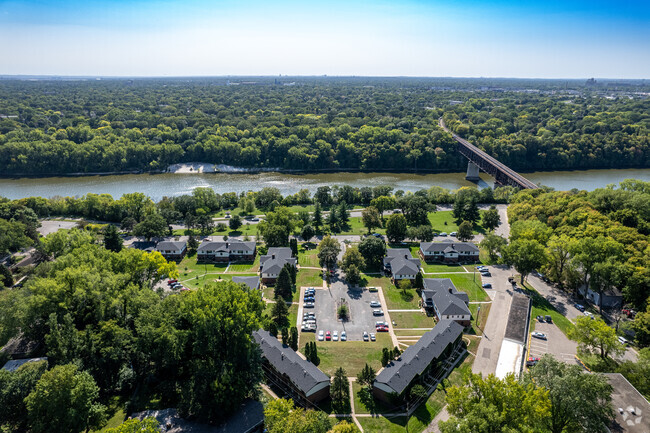 East River Terrace - East River Terrace Apartments