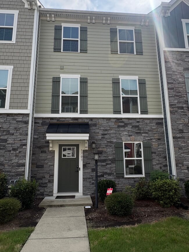 Building Photo - Chesapeake Home