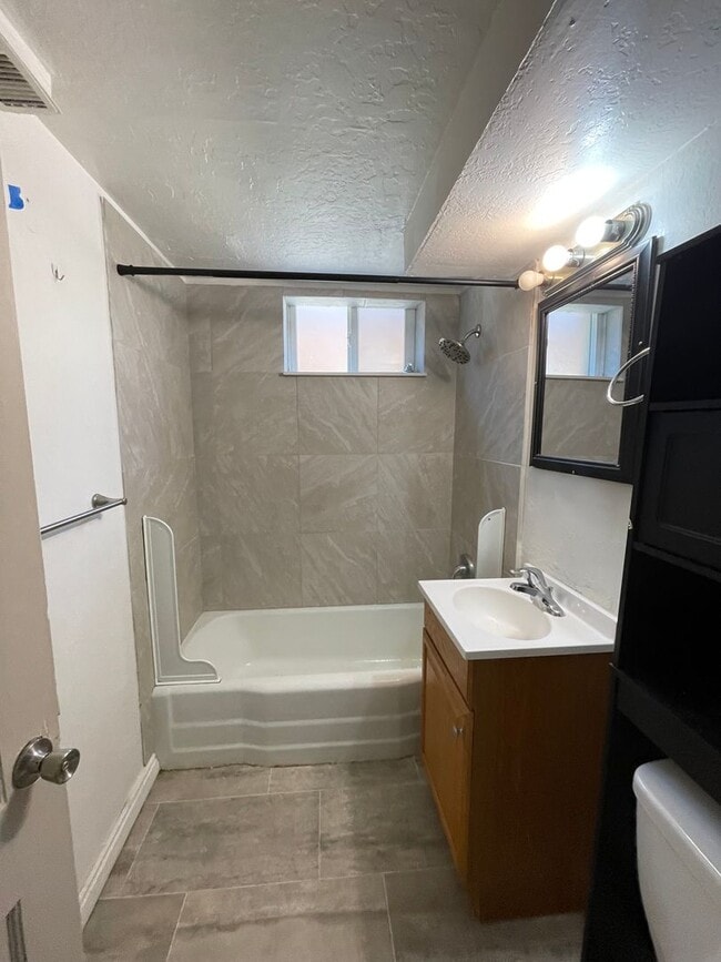 Photo - Ogden 1 Bedroom Basement Apartment, 800 sq... Unit B