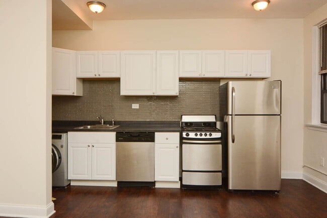Photo - 3350 N Marshfield Ave Unit J07P