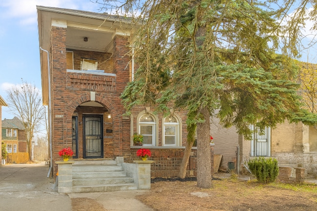 Building Photo - 3353 Fullerton Ave