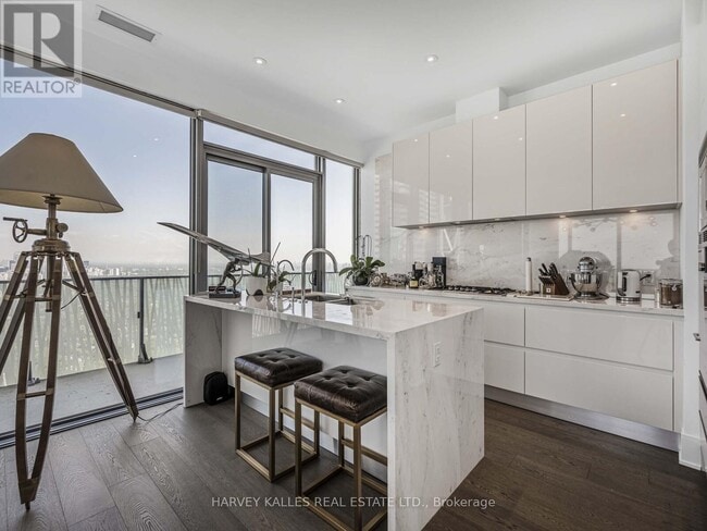 Photo - 42 Charles St E Unité Ph 5605