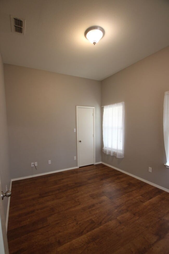 Photo - Beautiful 4 bedroom 2 bath home in Flint!