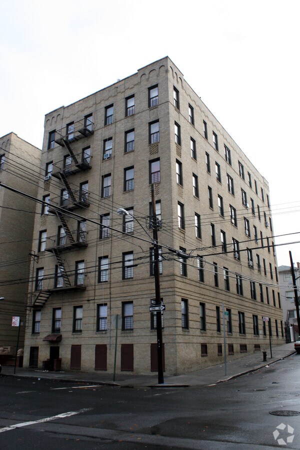 Photo - 3604 Olinville Ave Apartments