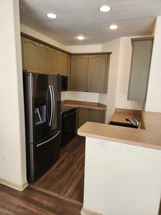 Photo - Beautiful condo in highly desired area of ...