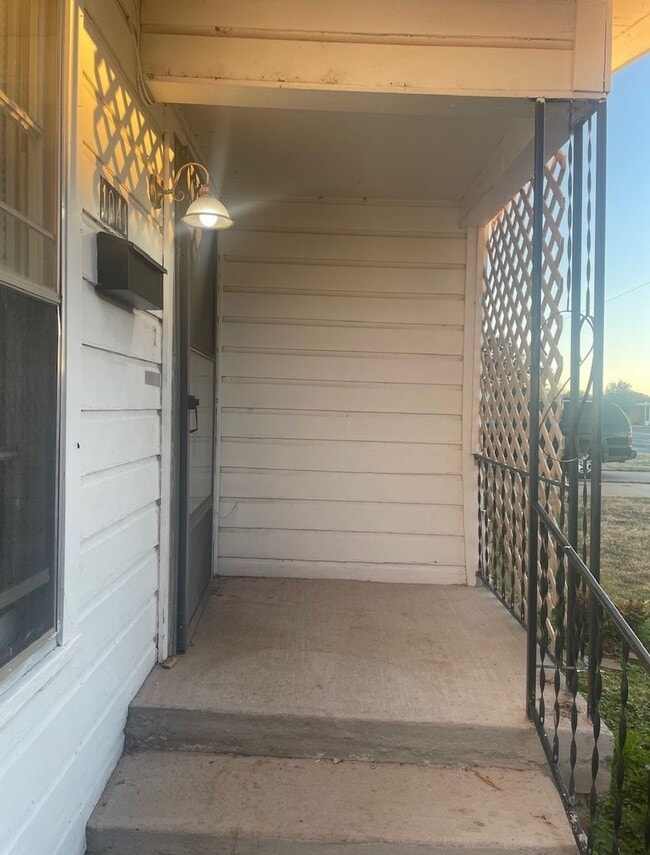 Photo - 3 bed 1 bath 1 car garage- READY NOW!