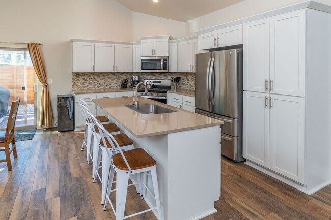 Photo - Newly Built Spacious Home, Fully Equipped ...