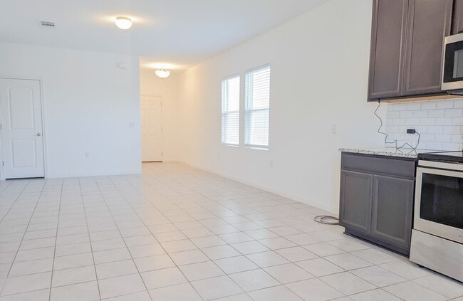 Photo - 6510 Routenburn St