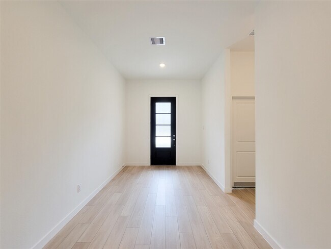 Photo - 17850 Aile Pierre Pass