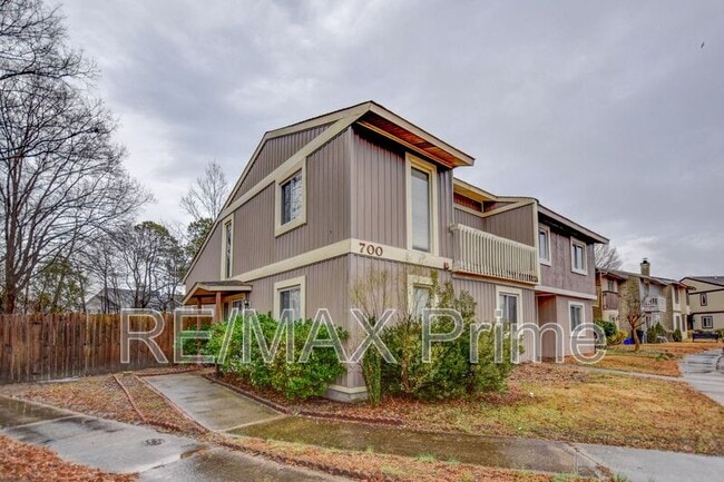 Photo - 700 Alder Cir