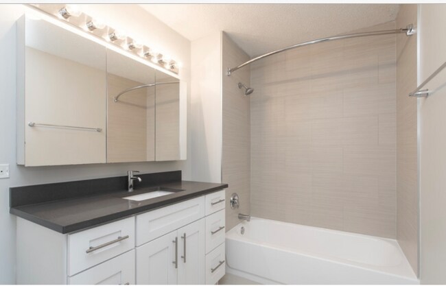 Photo - 550 N State St Unit 0017