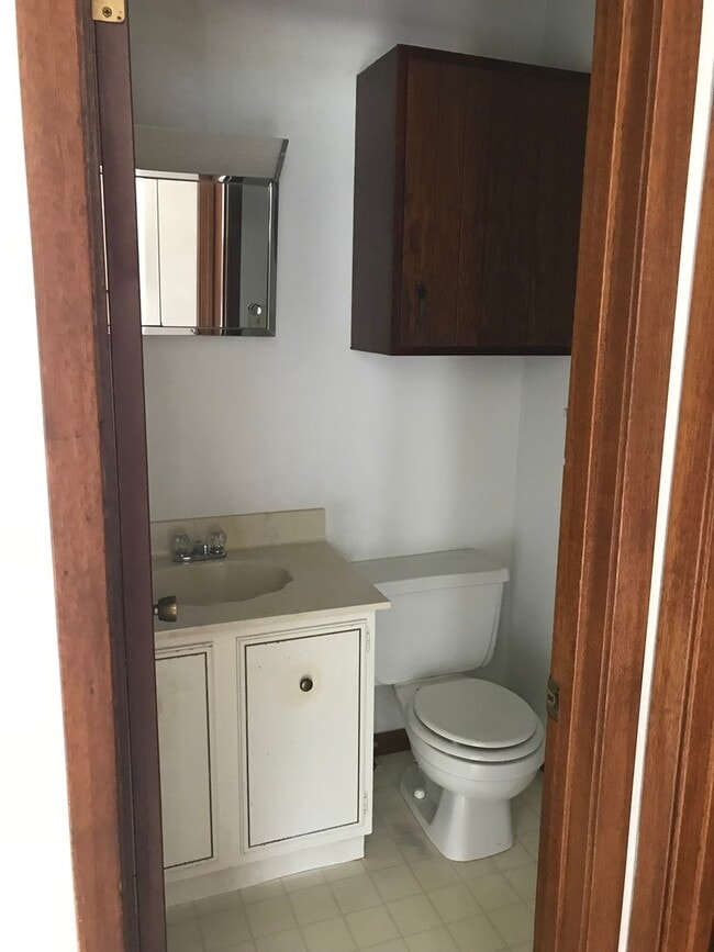 Photo - 2 Bedroom/1.5 Bathroom in Iowa City near Kinnick! Available Now!