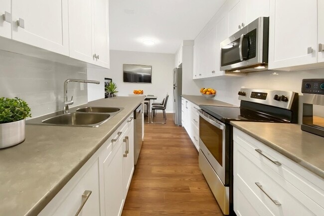 Photo - Pembridge Square