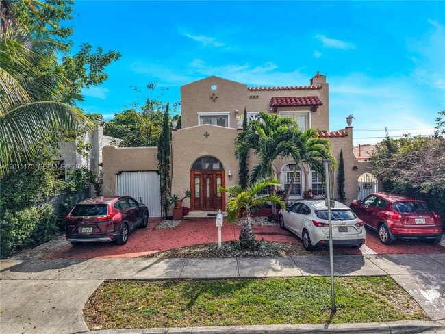 Building Photo - 1678 SW 11th St Unit 1