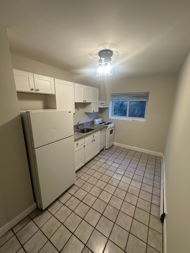 Building Photo - 63 Selkirk Rd Rental