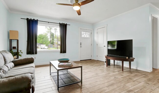 Photo - 4618 Trafalgar Rd