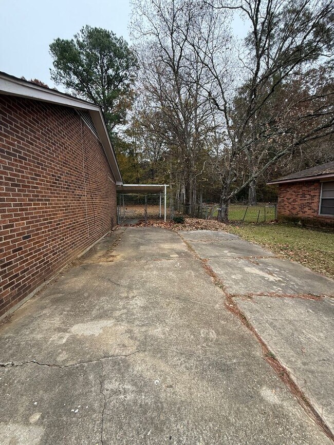 Photo - ** 3 Bed 2 Bath House located off Woodley road** Call 334-366-9198 to schedule a self tour