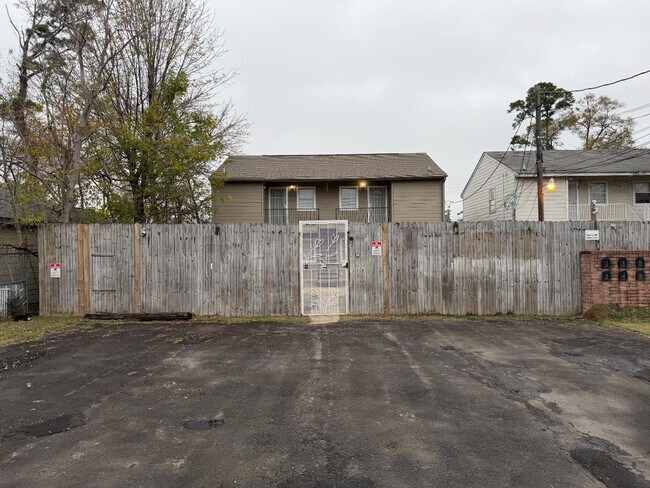 Photo - 14147 Force St