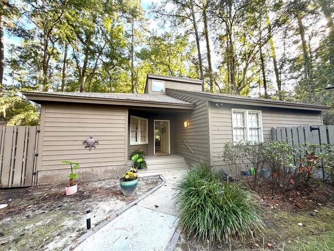 Building Photo - 4 Fernwood Trail