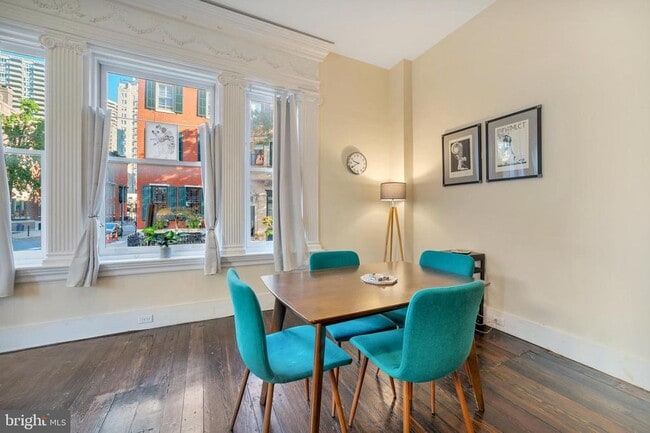 Photo - 1836 Delancey St Unit 2