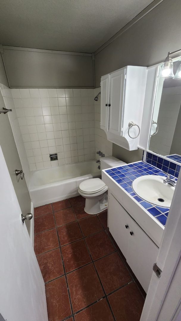 Photo - 1304 Summit St