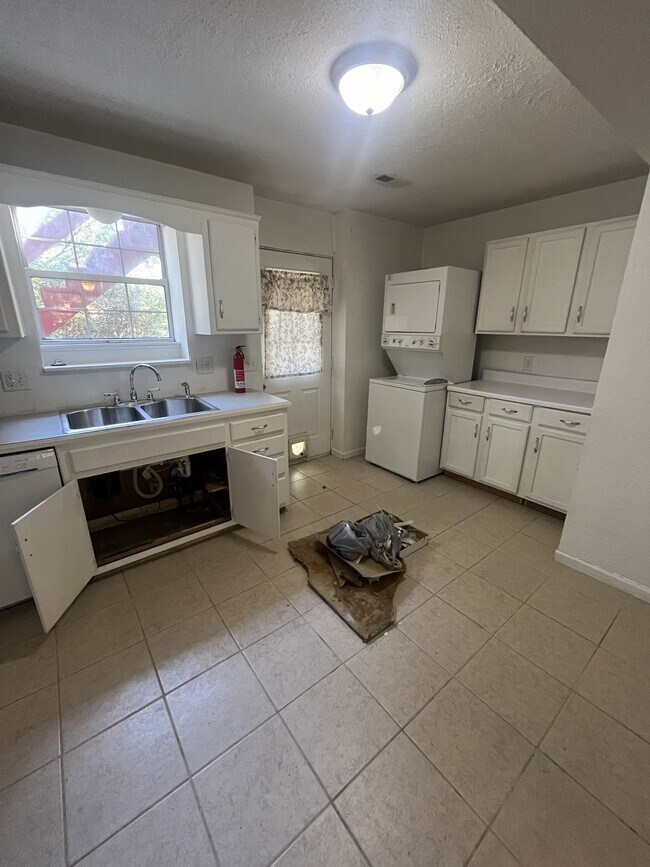 Photo - 409 N Main St