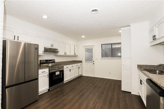 Photo - 2323 Ward St SE