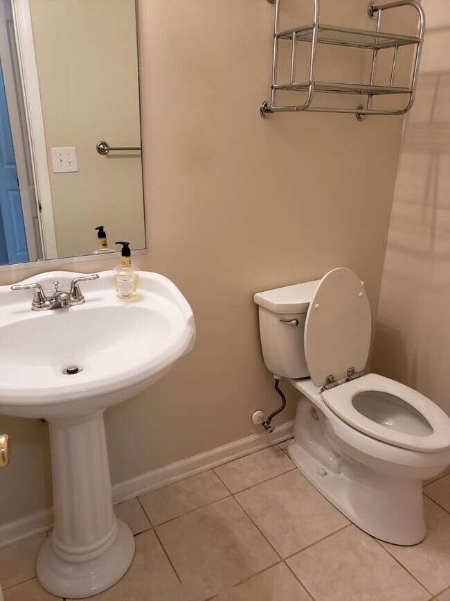 130 Buttonwood Ln Townhome Townhome Rental in Yorktown VA