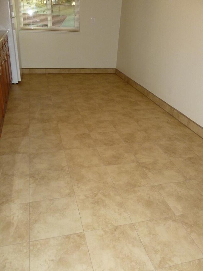 Photo - 437 Central Ct