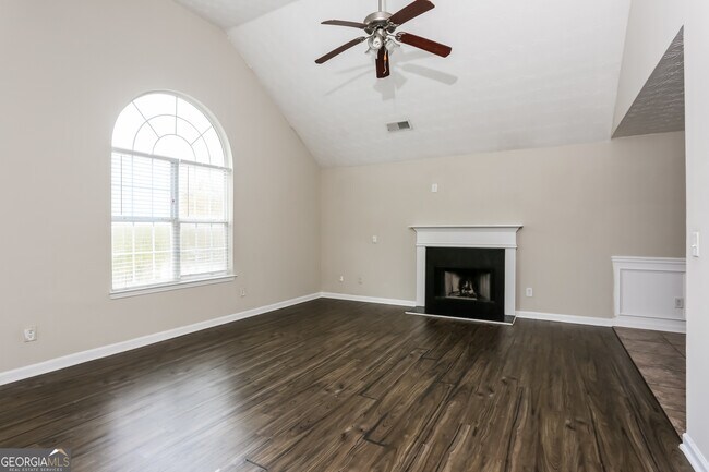 Photo - 680 Escalade Dr