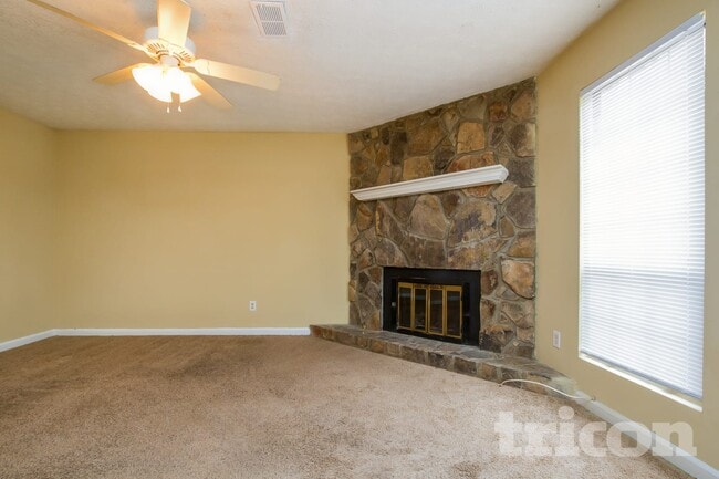 Photo - 724 Jacksons Mill Way NW