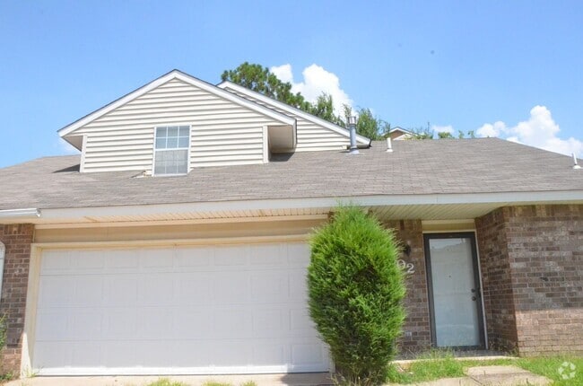 Building Photo - West-side Norman Home