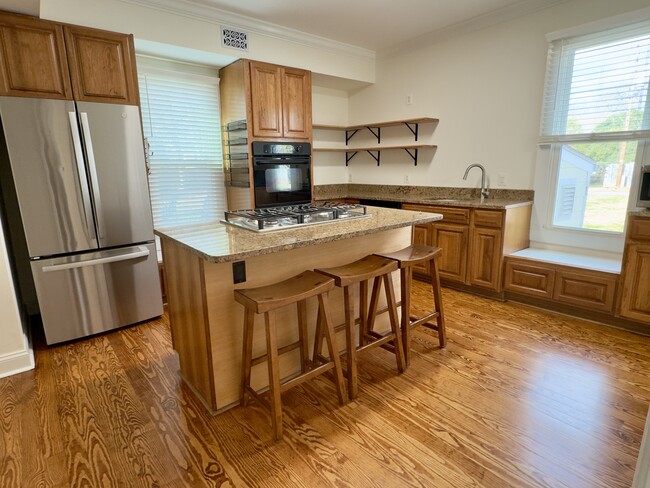 Photo - 625 Goldsborough St