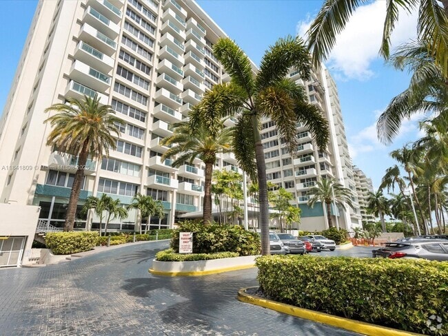Building Photo - 1200 West Ave Unit PH24 Rental
