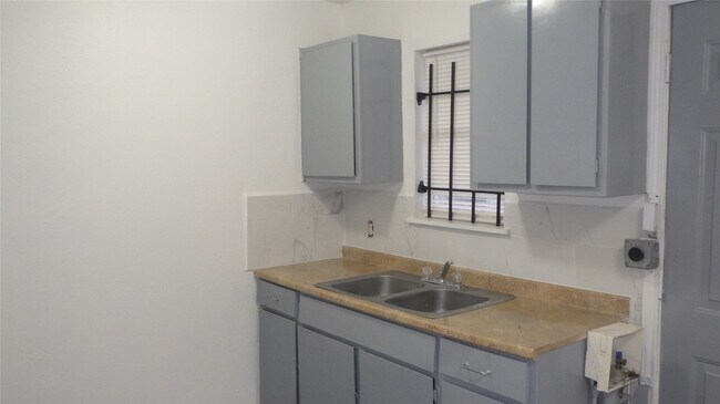 Photo - 8410 Brandon St