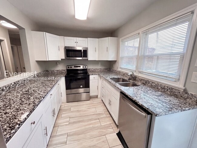 Photo - 1345 Twin Oaks Cir SE