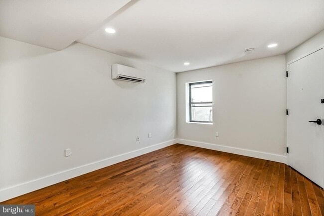 Photo - 182 E Huntingdon St