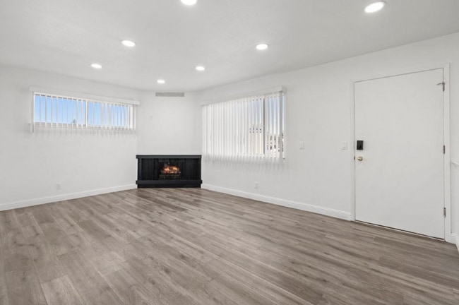 Photo - 3947 Vía Milano