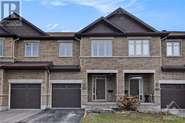 Photo - 428 Arncliffe Ave